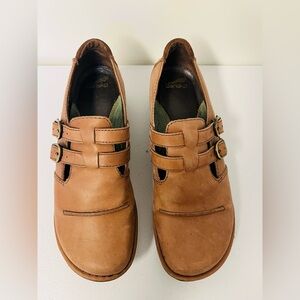 Dansko women’s Tan Leather Double Strap Loafers